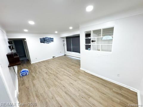 8390 Winston Lane, Dearborn Heights, MI 48127 — Photo 15