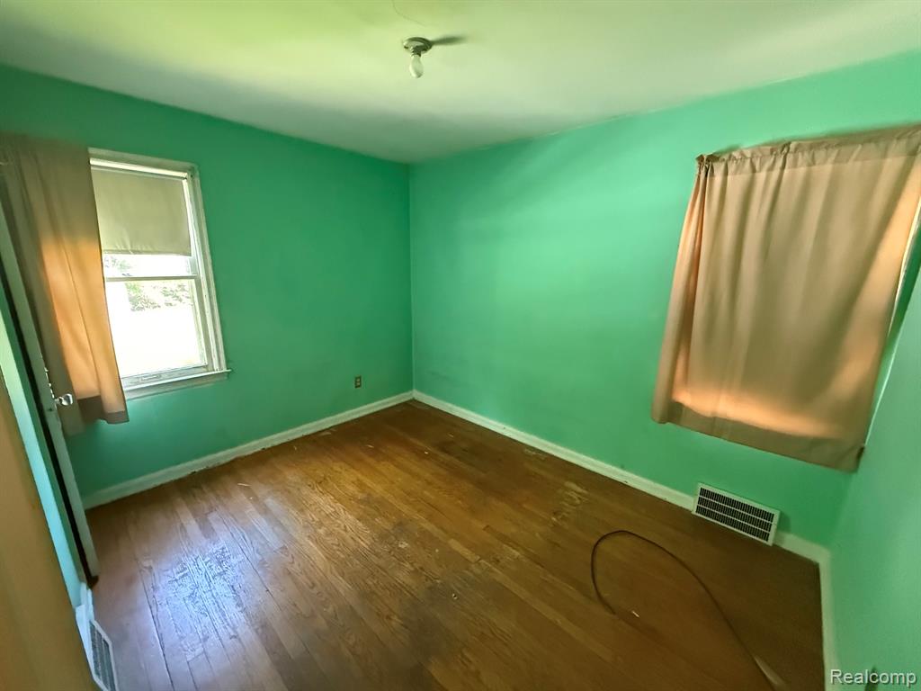 20221 Kenosha Street, Harper Woods, MI 48225 — Photo 9