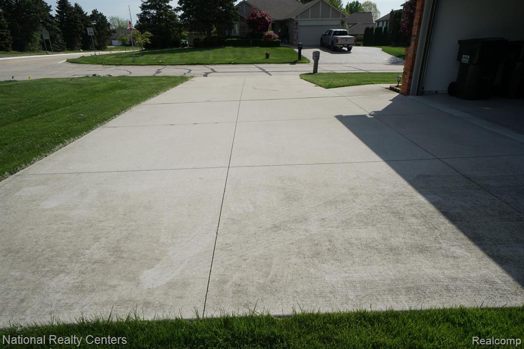 441 SANDALWOOD Drive, Rochester Hills, MI 48307 — Photo 50