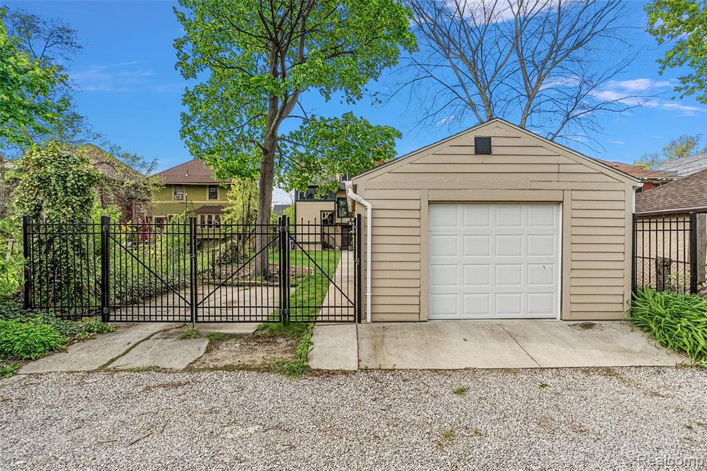 867 Edison Street, Detroit, MI 48202 — Photo 32