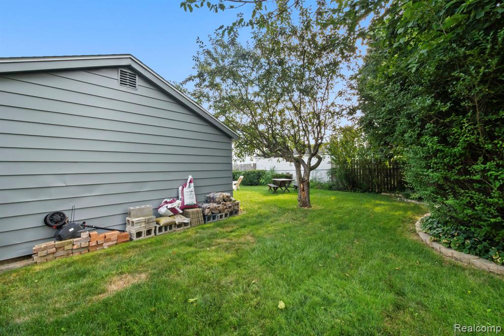 80 Tecumseh Street, Clawson, MI — Photo 26
