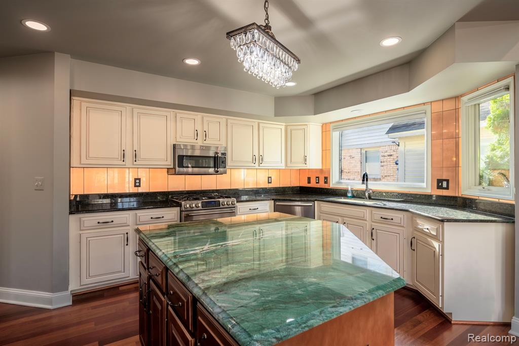 43331 HERRING Drive, Clinton Twp, MI 48038 — Photo 13