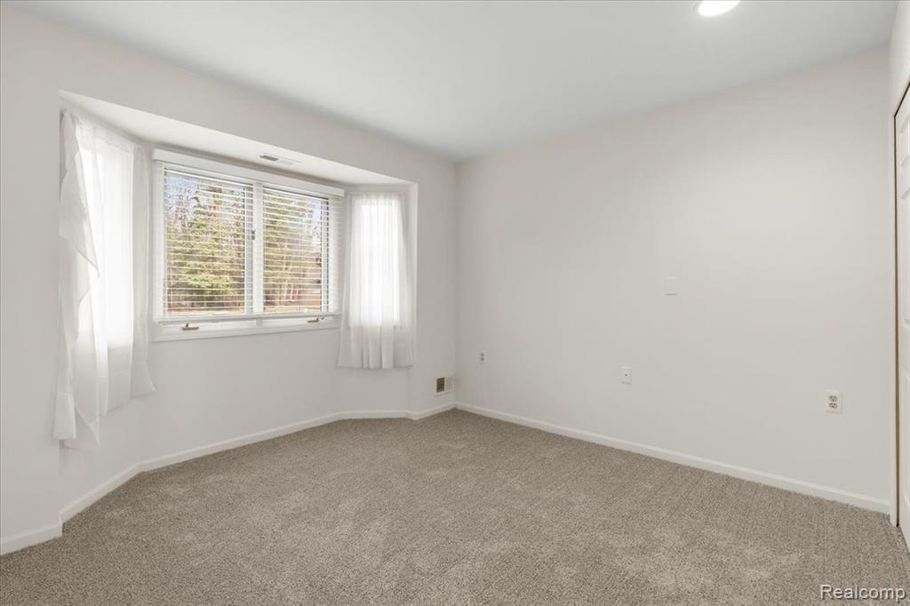 21374 MULBERRY Court, Farmington Hills, MI 48336 — Photo 11