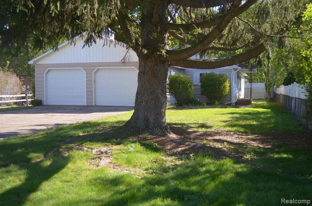 50 Mechanic Street, Oxford, MI 48371 — Photo 2