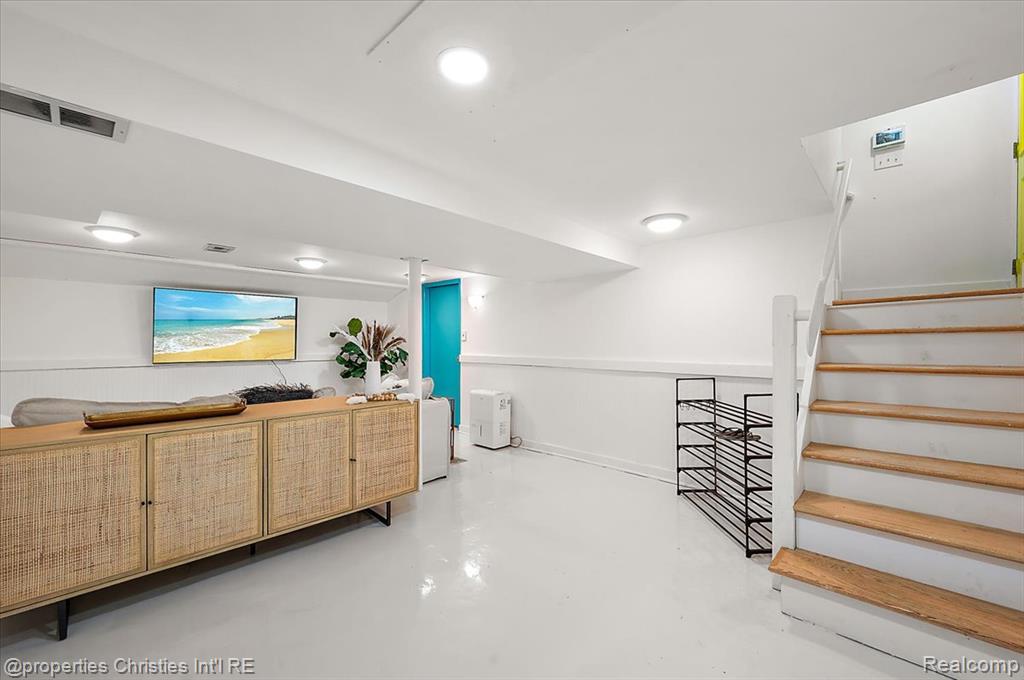600 Wolverine Drive, Walled Lake, MI 48390 — Photo 29