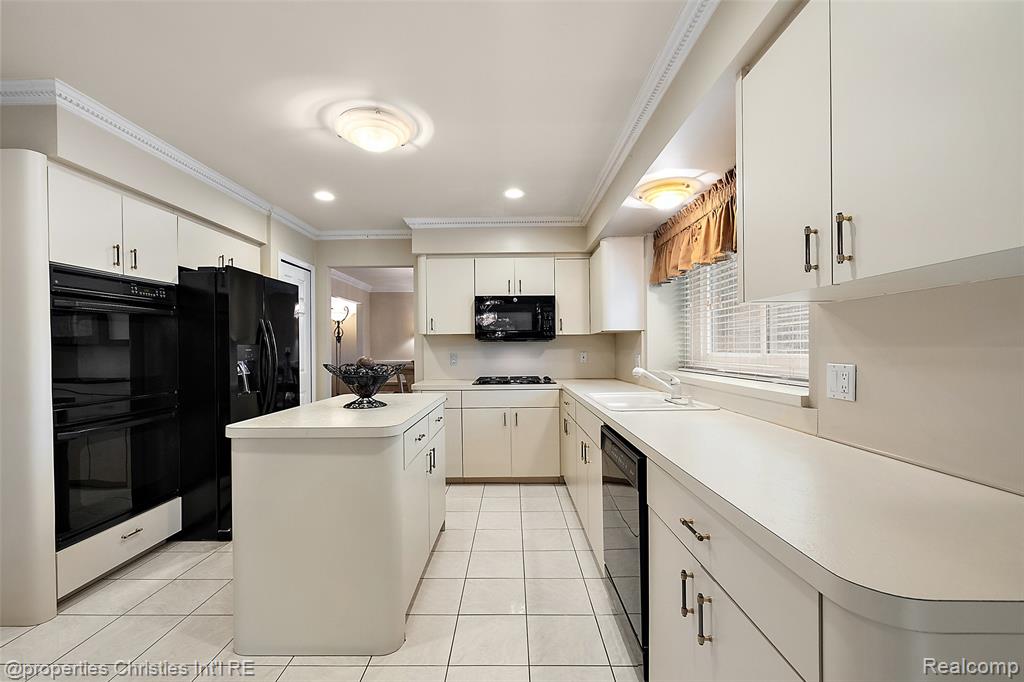 43159 La Bouquet Court, Sterling Heights, MI 48314 — Photo 26