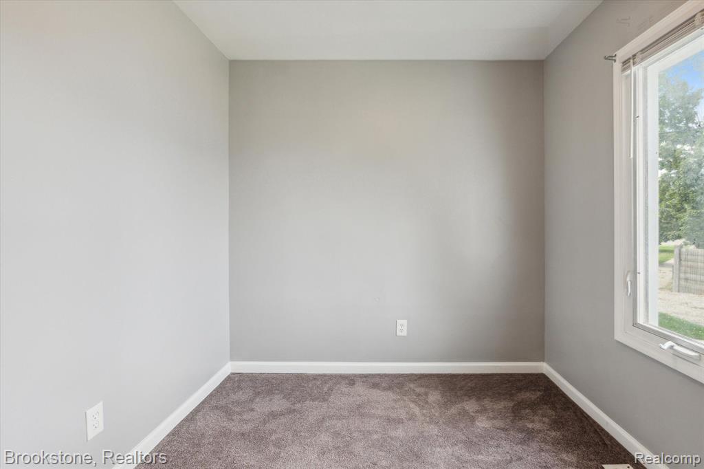 944 MELROSE Street, Pontiac, MI 48340 — Photo 13