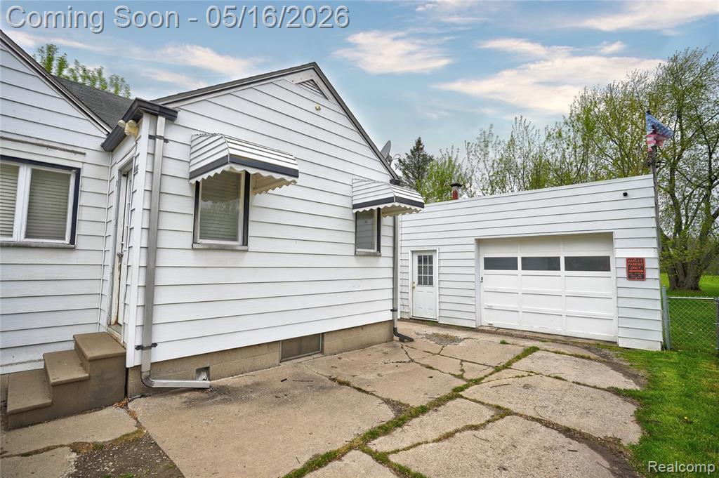 6383 Lapeer Road, Burton, MI 48509 — Photo 25