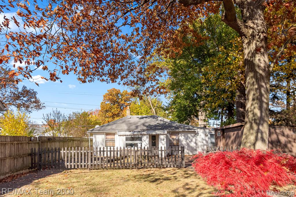 533 E Milton Avenue, Hazel Park, MI 48030 — front exterior