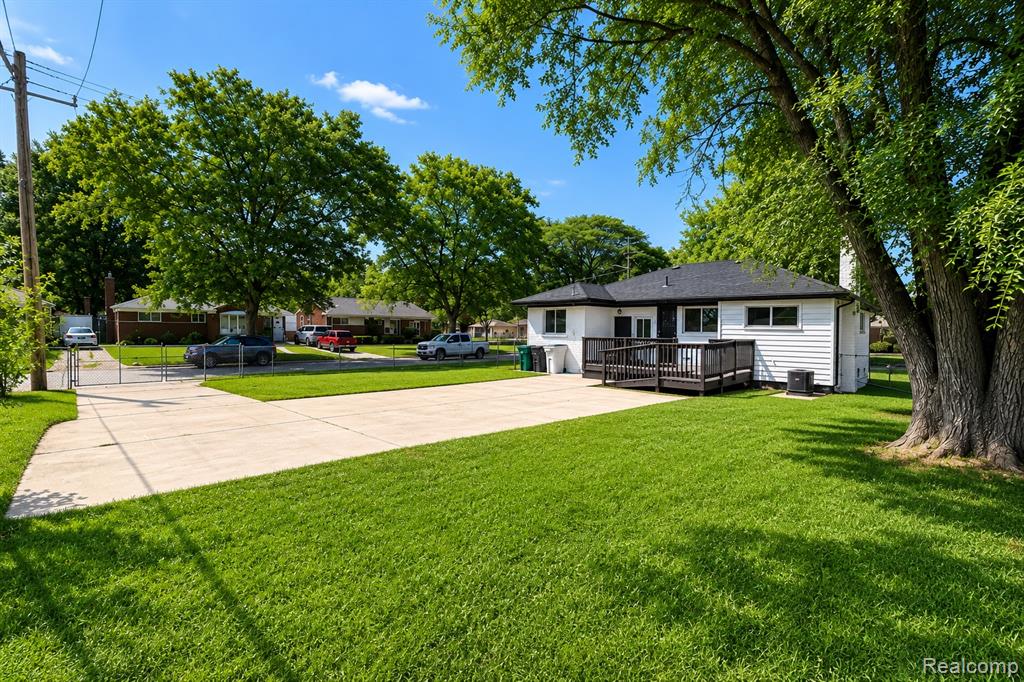 13941 Pearson Street, Oak Park, MI 48237 — Photo 39