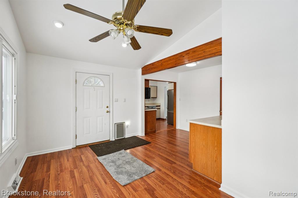 5729 Graves Street, Waterford, MI 48327 — Photo 10