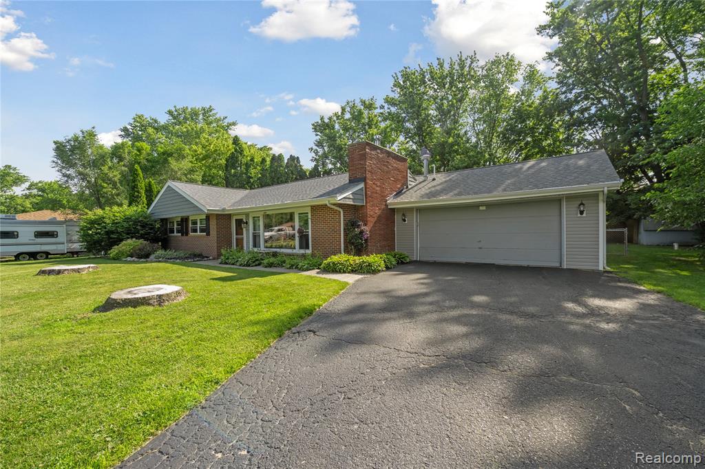 4403 Killarney Park Drive, Burton, MI 48529 — Photo 3