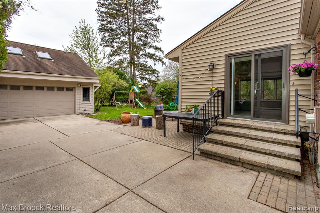 12769 Lasalle Lane, Huntington Woods, MI — Photo 47