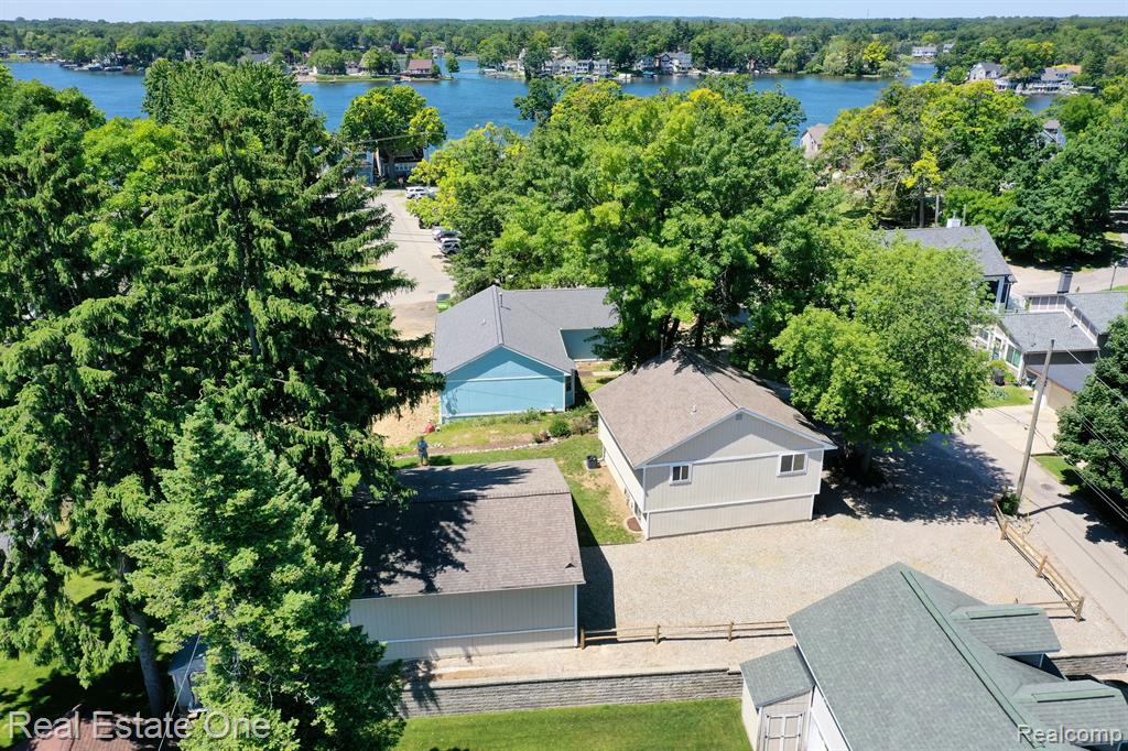 643 DETROIT Avenue, Lake Orion, MI 48362 — Photo 24
