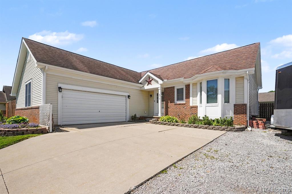 8012 Fox Hollow Road, Goodrich Vlg, MI — Photo 3
