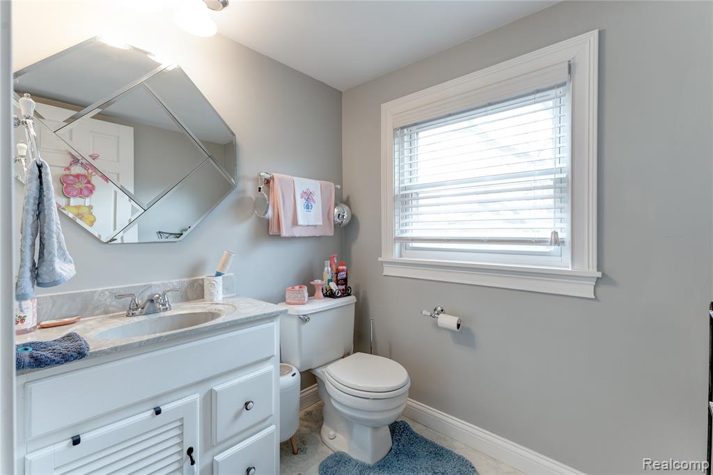723 Globe Road, Waterford, MI 48328 — Photo 19