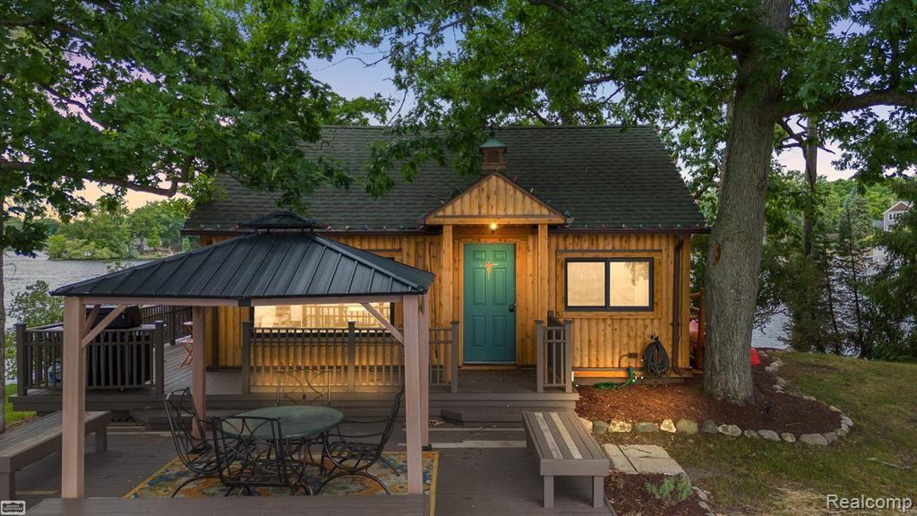 10086 King (This is an Island) Road, Davisburg, MI 48350 — Photo 11