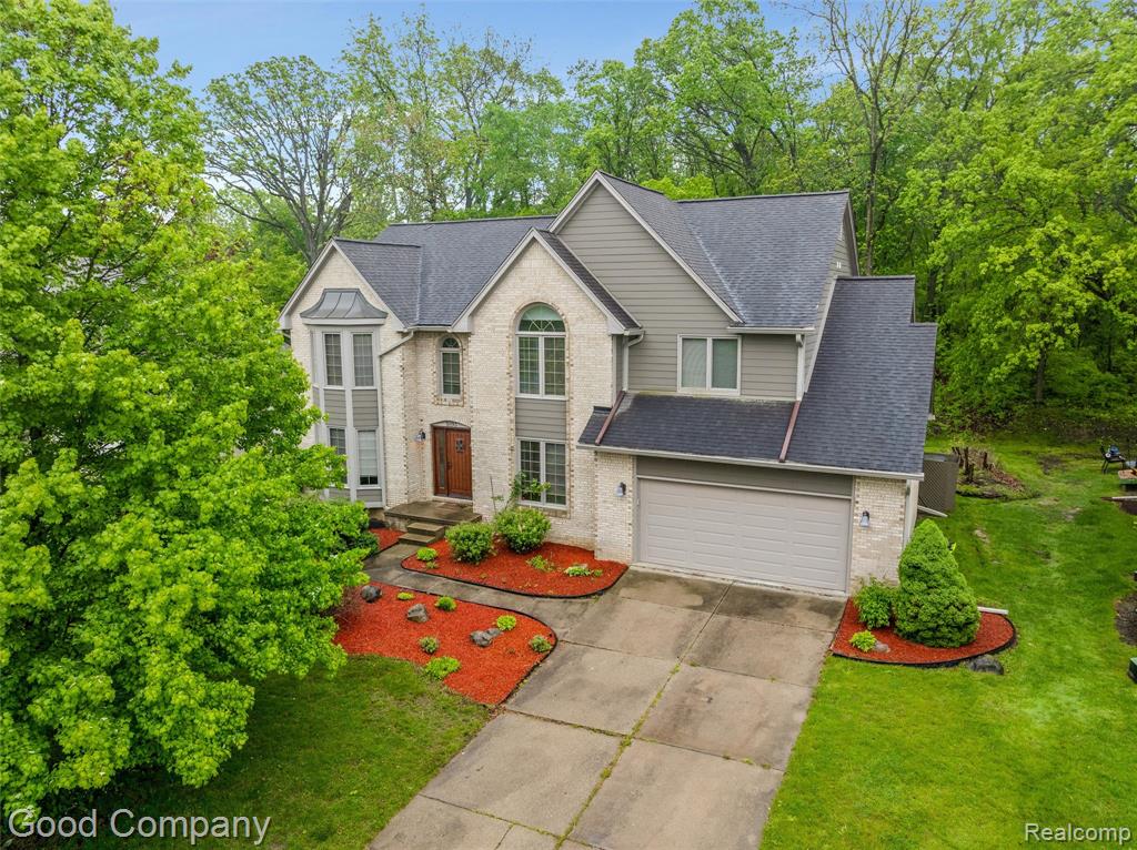 5893 CHRISTINA Drive, West Bloomfield, MI 48324 — Photo 4