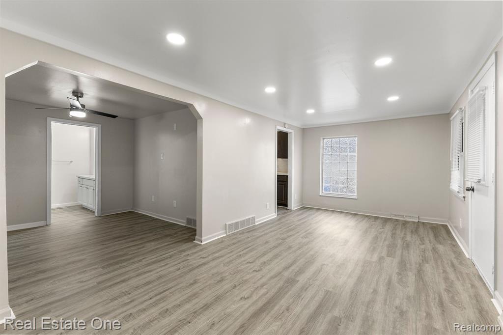 5121 CROISSANT Street, Dearborn Heights, MI 48125 — Photo 12