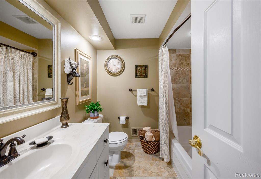 41988 BAINTREE Circle, Northville, MI 48168 — Photo 39
