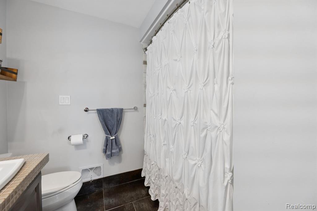 43050 12 Oaks Crescent Drive, 2066, Novi, MI 48377 — Photo 19