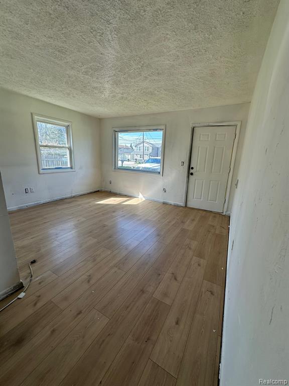 667 HEIGHTS Road, Lake Orion, MI 48362 — Photo 3