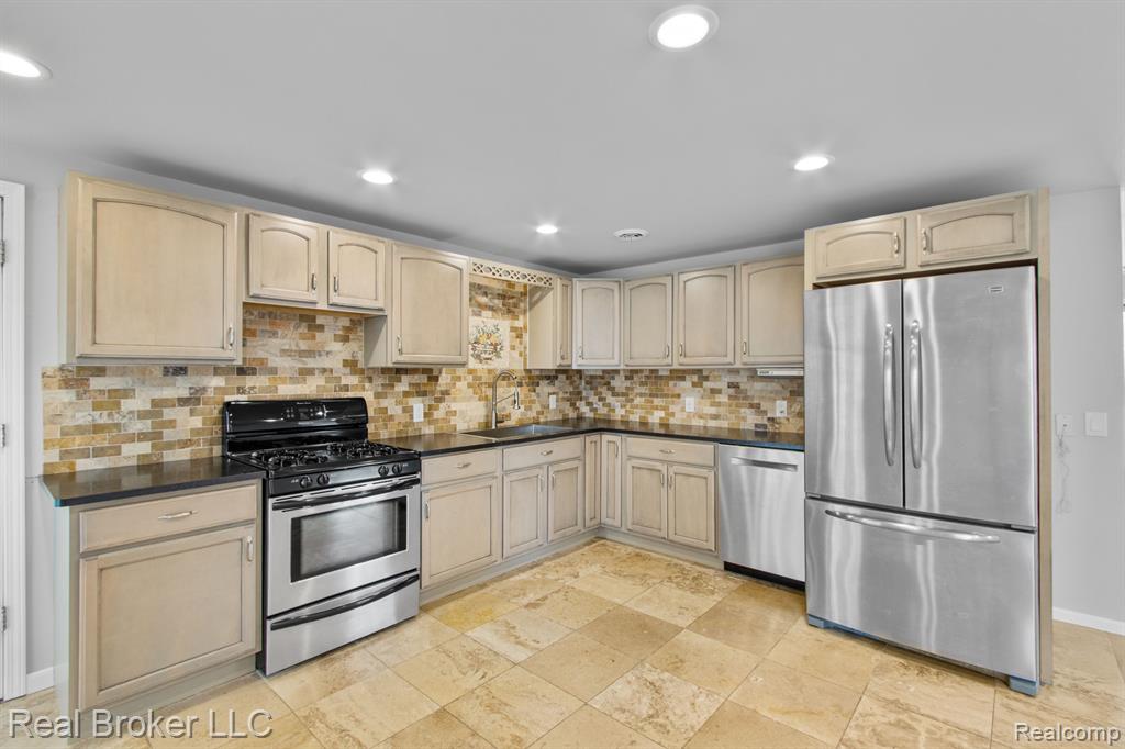 7460 22 MILE Road, Shelby Twp, MI 48317 — Photo 10