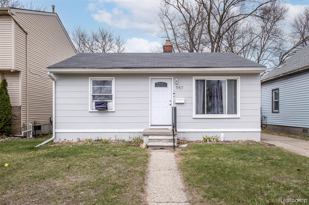 957 E Meyers Avenue, Hazel Park, MI 48030 — front exterior