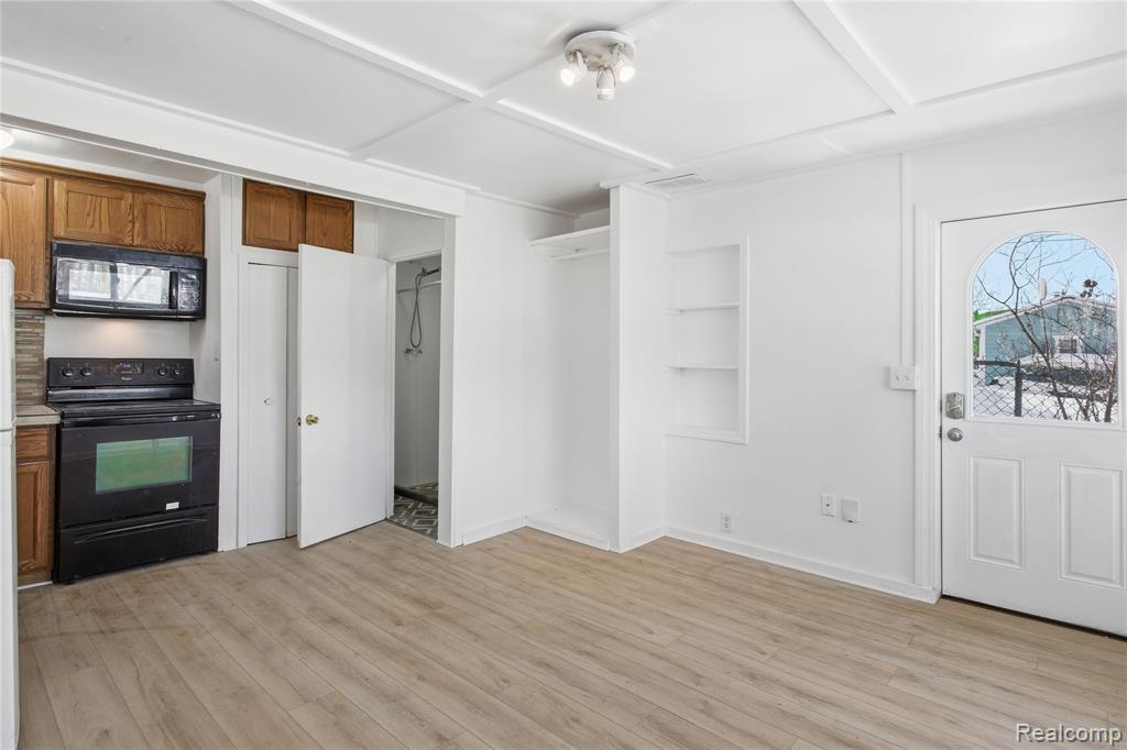 707 Buena, Lake Orion, MI, 48362