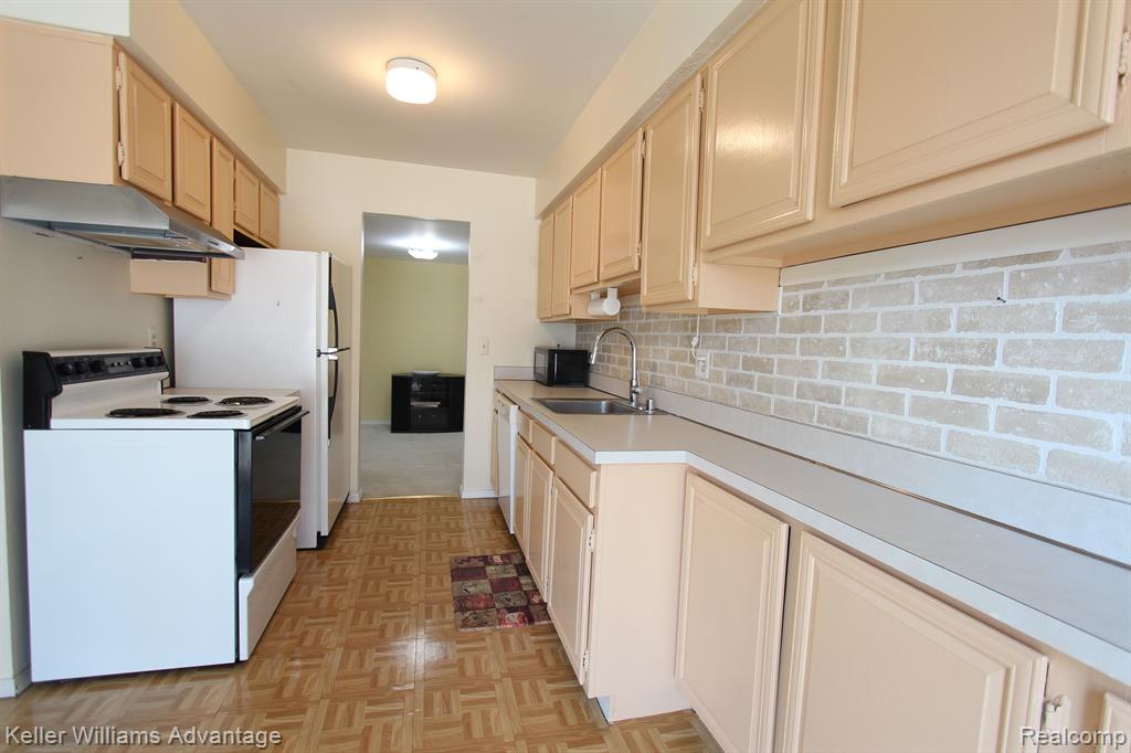 42193 Pellston Drive, Northville, MI 48167 — Photo 8