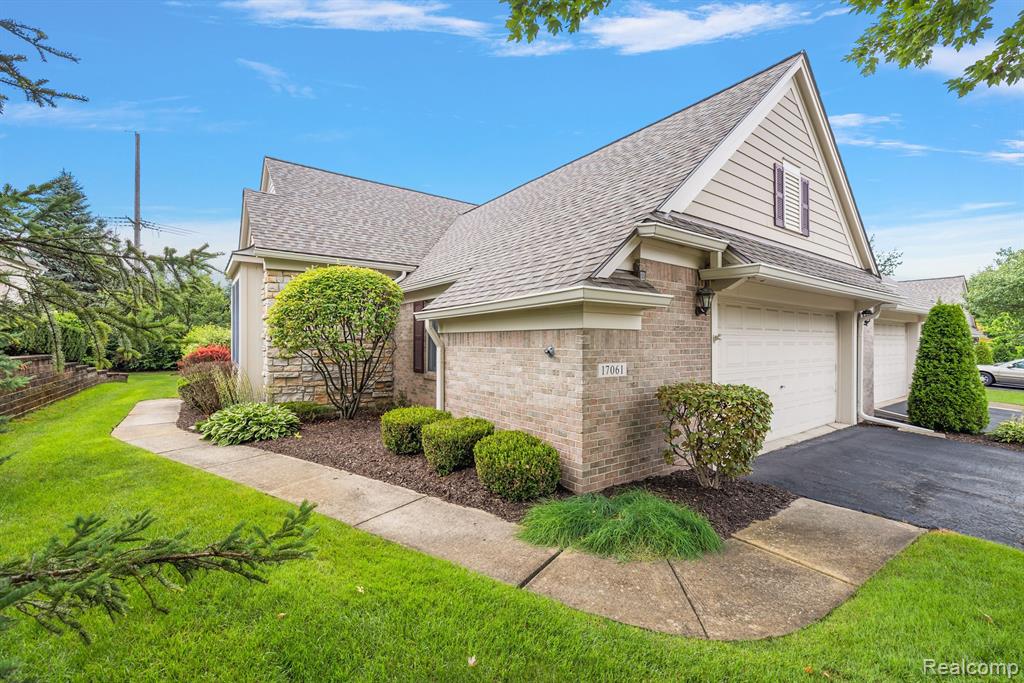 17061 LOCHMOOR, Northville, MI 48168 — Photo 4