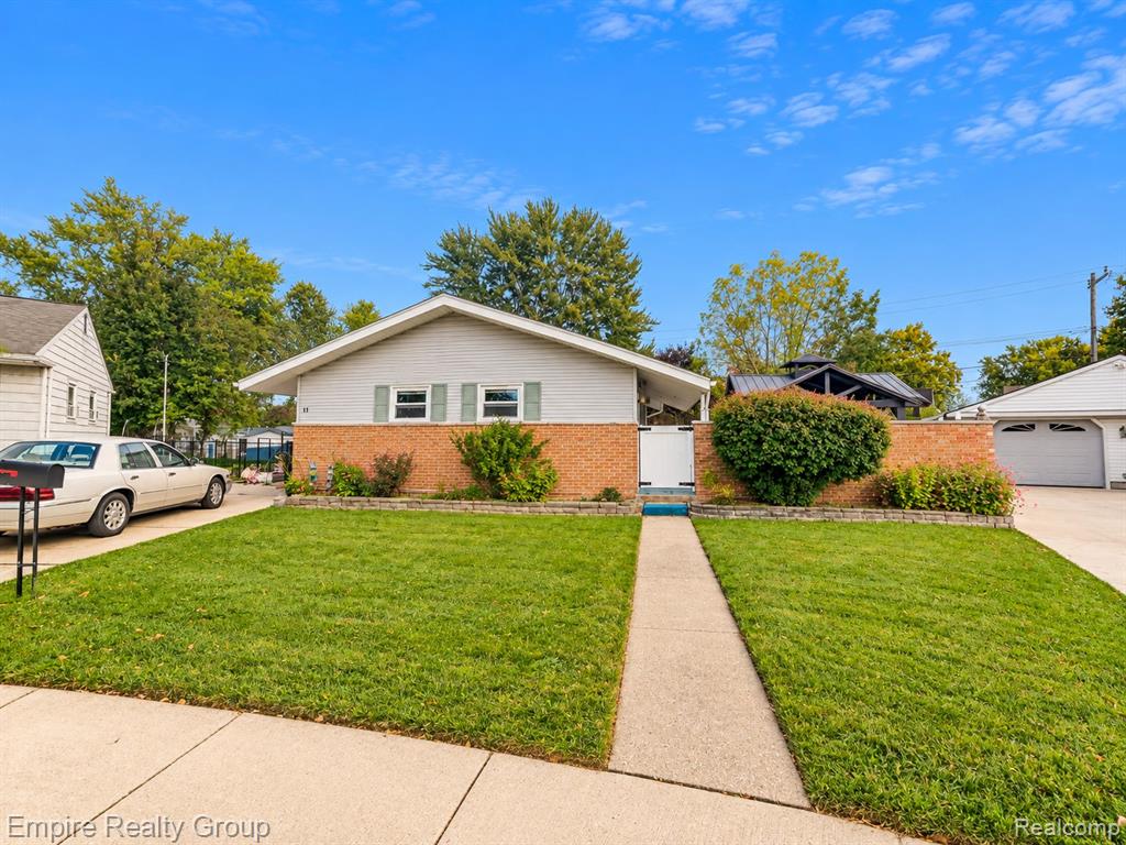 11 Custer Court, Monroe, MI 48161