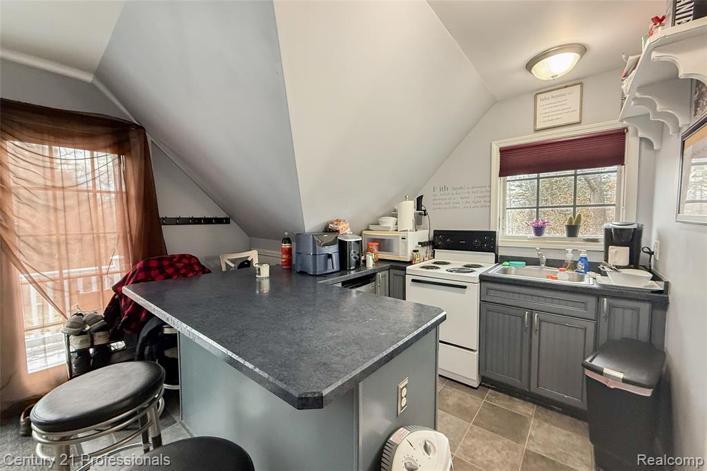 910 W Pine Tree Road W, Lake Orion, MI 48362 — Photo 47