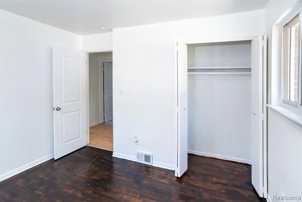 6873 Mayburn Street, Dearborn Heights, MI 48127 — Photo 21