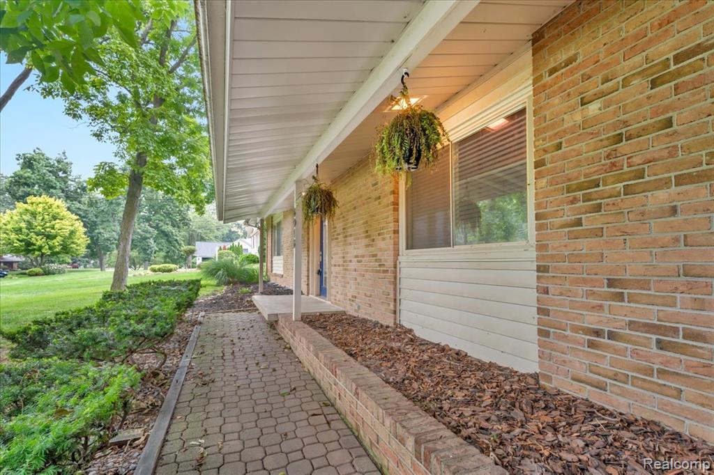 6016 Plantation Drive, Grand Blanc, MI 48439 — Photo 7