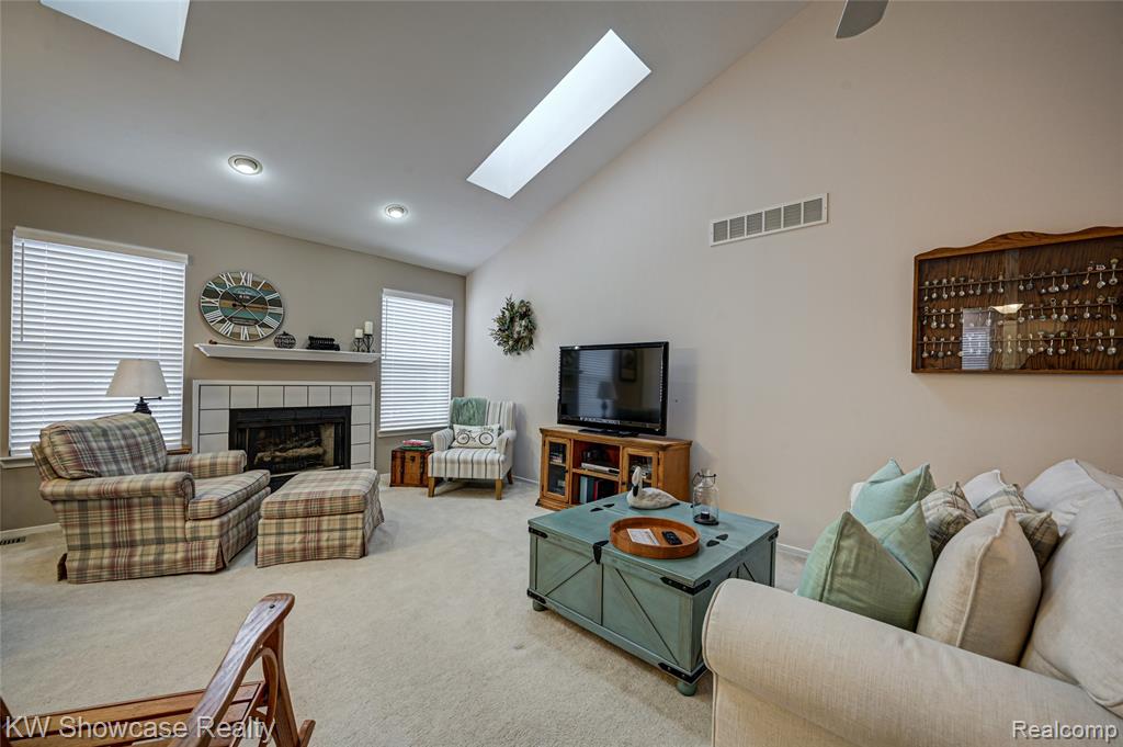 458 N Oak Drive, Commerce Twp, MI 48390 — Photo 10