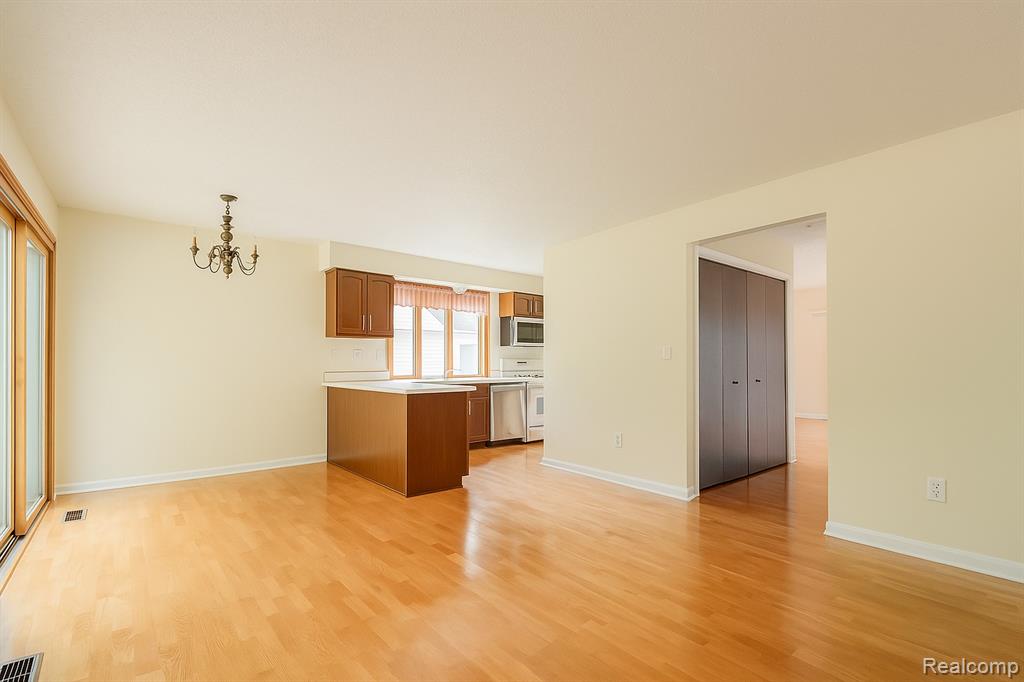 4052 Bristol Drive, Troy, MI 48085 — Photo 5