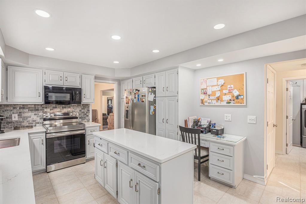 47212 Strahan Court, Shelby Twp, MI 48315 — Photo 12