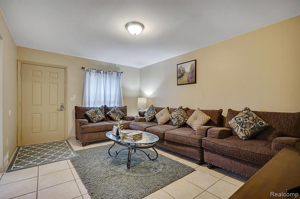 26387 N Alden Street N, Madison Heights, MI 48071 — Photo 2