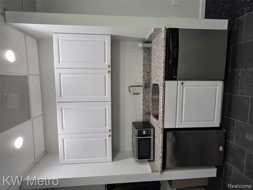 417 E 4th Street, Royal Oak, MI 48067 — Photo 4