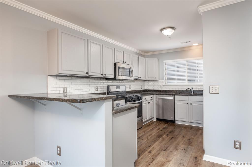 29427 Glen Oaks Boulevard E, Farmington Hills, MI 48334 — Photo 10