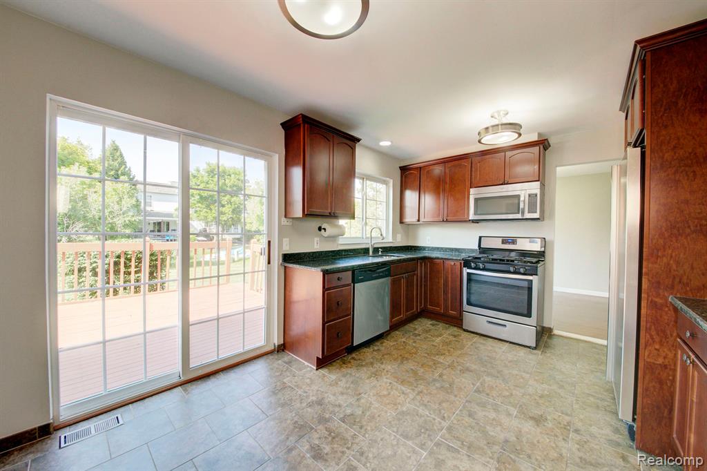 44914 FAIR OAKS Drive, Canton, MI 48187 — Photo 10