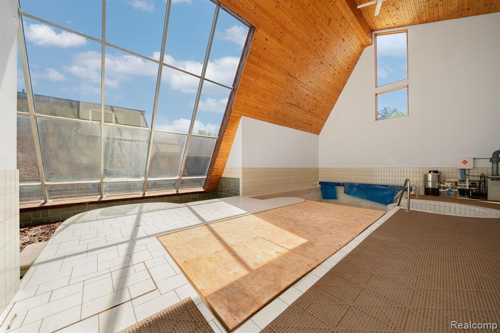 935 Stratton Drive, Waterford, MI 48328 — Photo 13