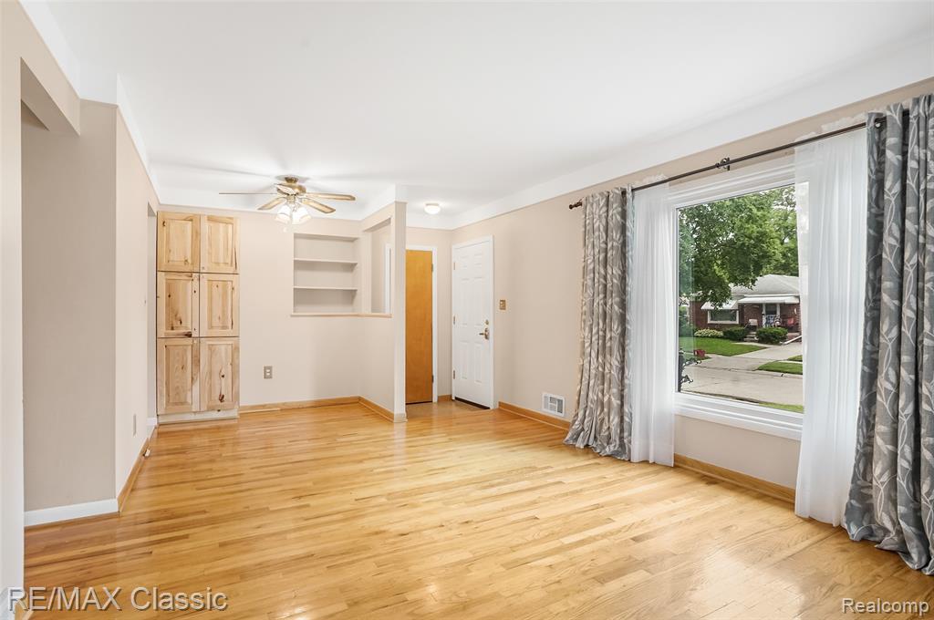 7218 Sterling, Center Line, MI 48015 — Photo 9
