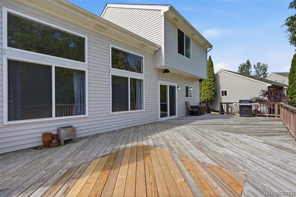 1099 Carriage Hill Drive, Fenton, MI 48430 — Photo 29