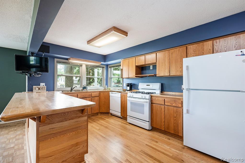 39846 Shoreline Drive, Harrison Township, MI — Photo 4