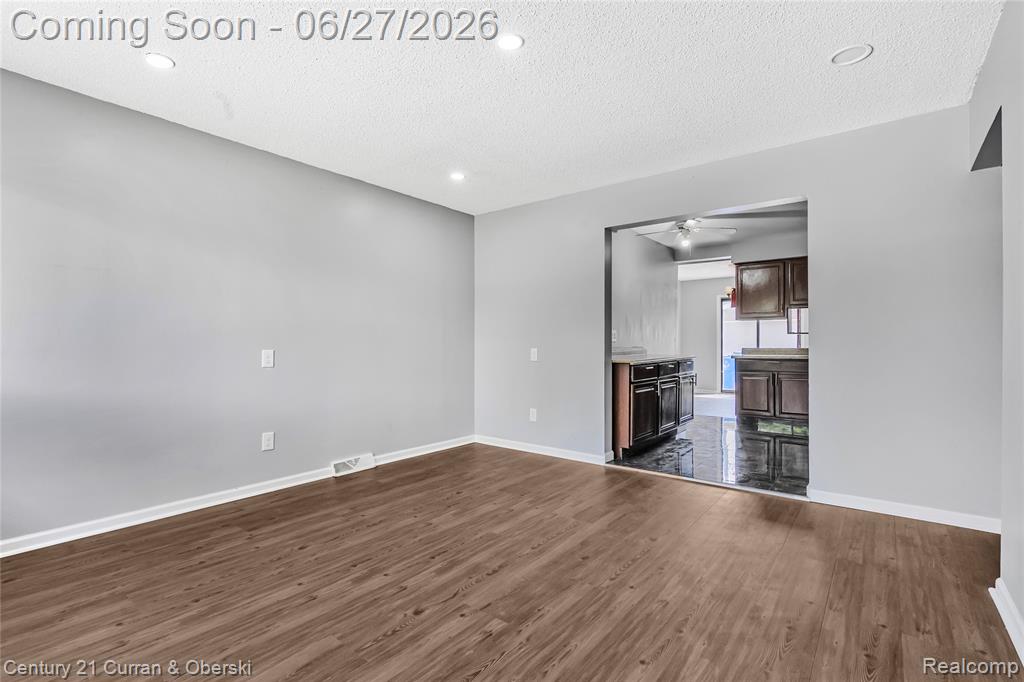 6042 Highview Street, Dearborn Heights, MI 48127 — Photo 12