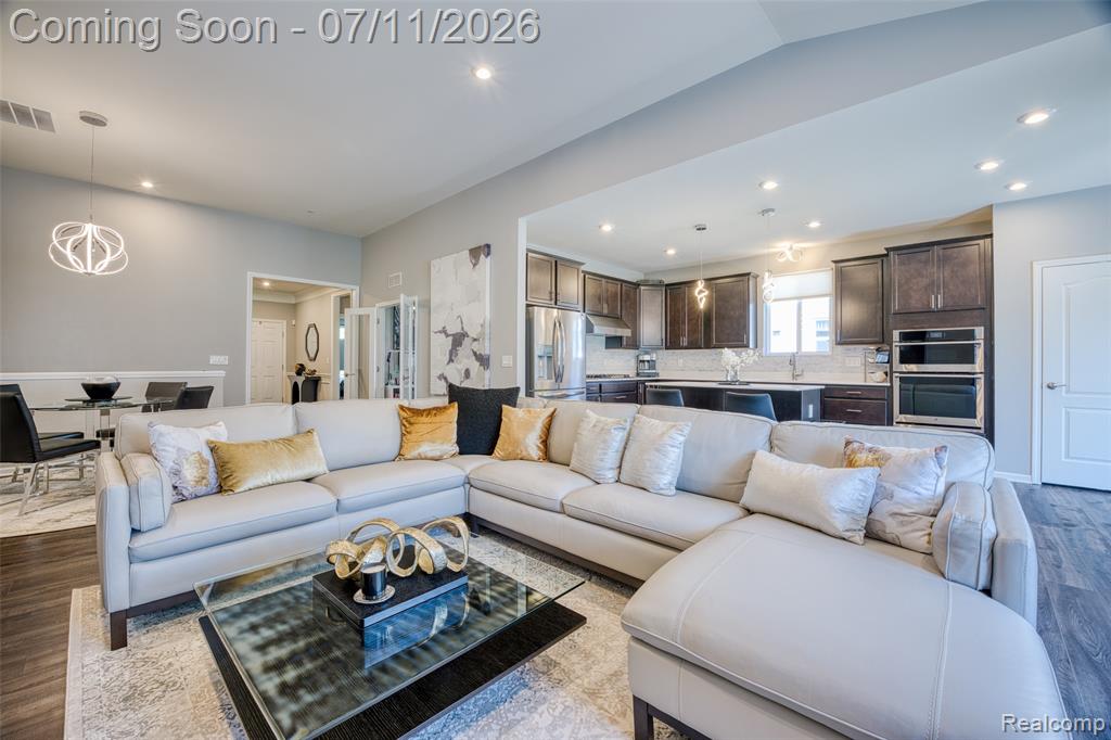 48847 Windfall Road, Novi, MI — Photo 2