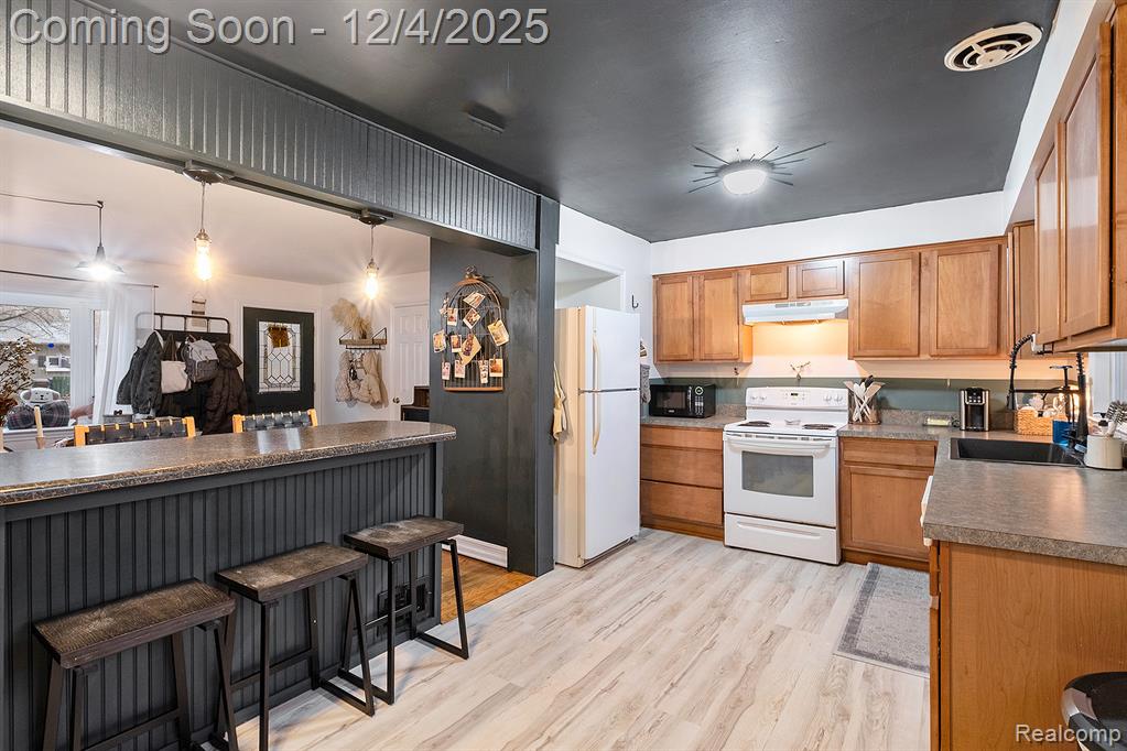 802 Richard Street, Holly, MI 48442 — Photo 16