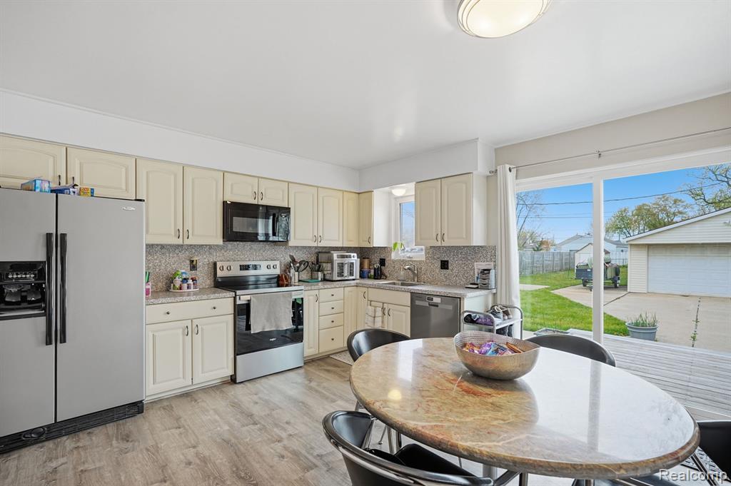 21525 Downing Street, Saint Clair Shores, MI 48080 — Photo 9